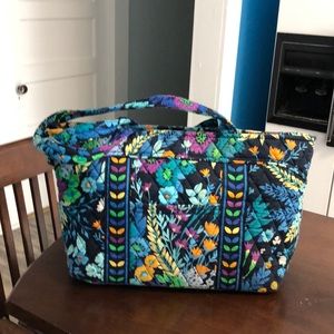 VERA BRADLEY HANDBAG